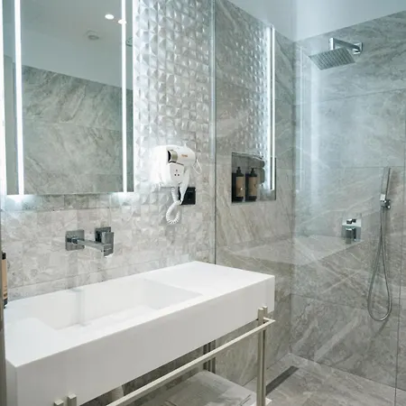 Flamingo 1 4* Vlorë